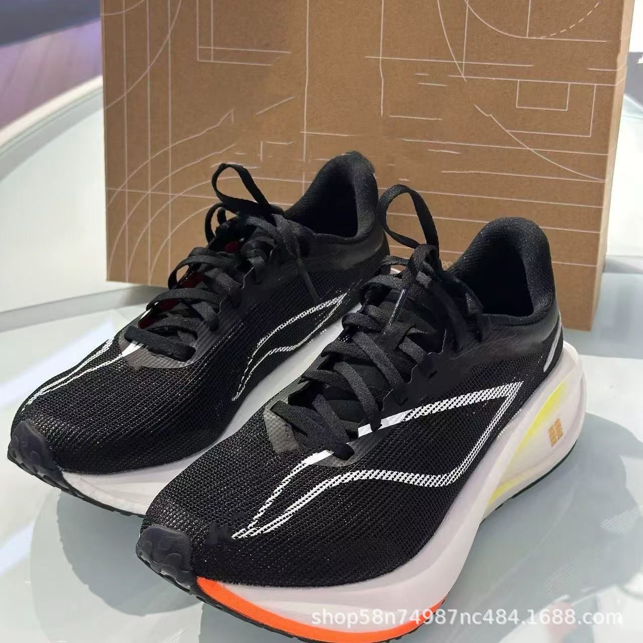 Nouvelles chaussures de sport  - Sneaker Career avis et prix